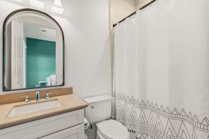 545 Ledge Street San Marcos secondary bathroom