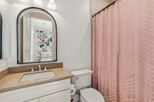 545 Ledge Street San Marcos secondary bathroom